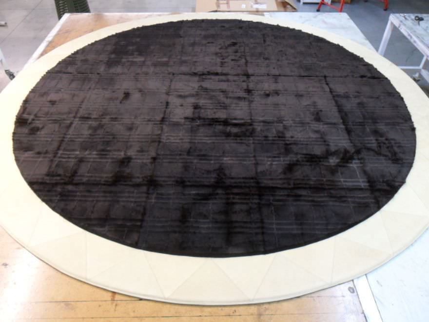 teppich von kyle bunting rot