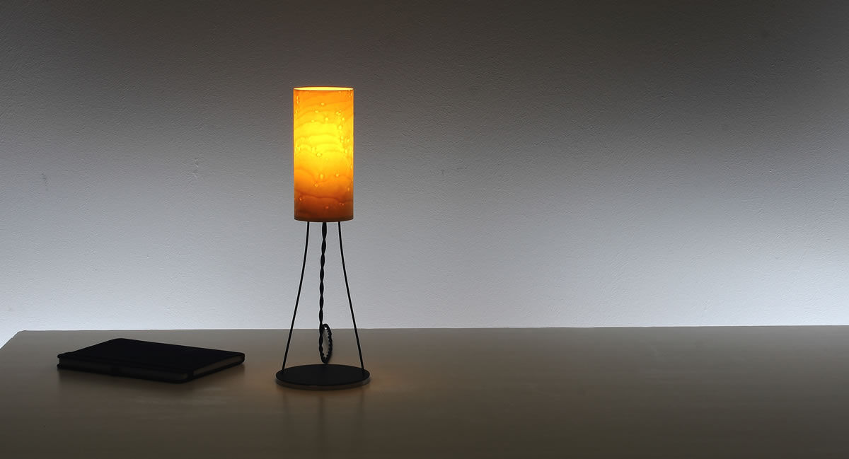 Moderne Tischlampe lüftet das Geheimnis der Levitation