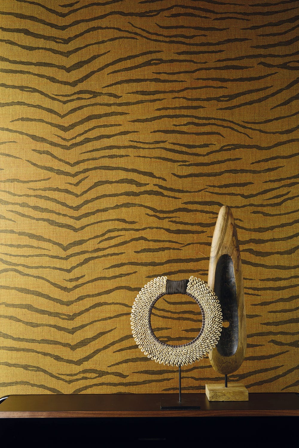Moderne tapete / aus naturfaser / mit naturmotiv / schwarz ...