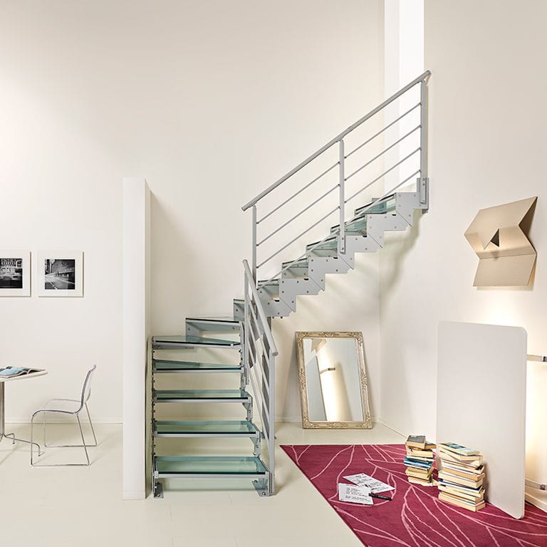 treppe in minimalistischem stil bilder, halbgewendelte-treppe / stahlstruktur / glasstufen / ohne setzstufe, Design ideen
