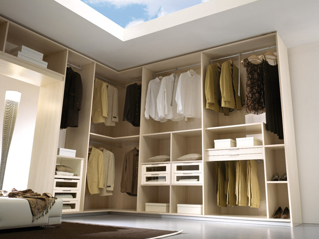 Begehbarer kleiderschrank / holz spaziante 7 faer ambienti
