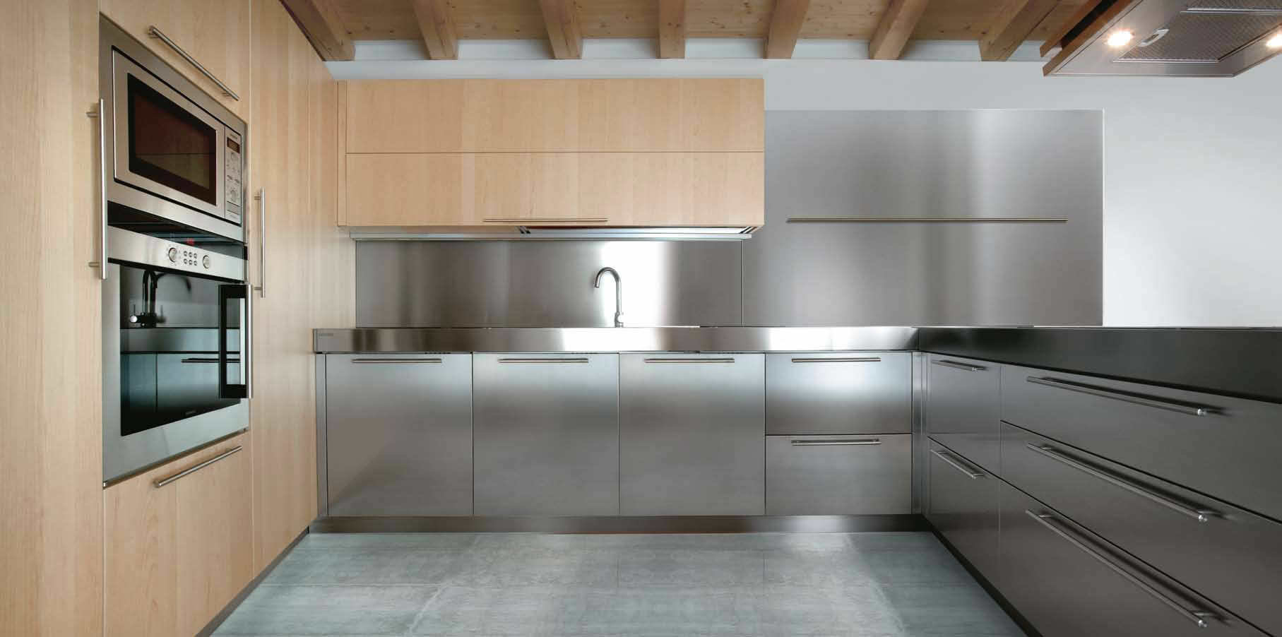 Moderne küche aus edelstahl aus massivholz holz 01c