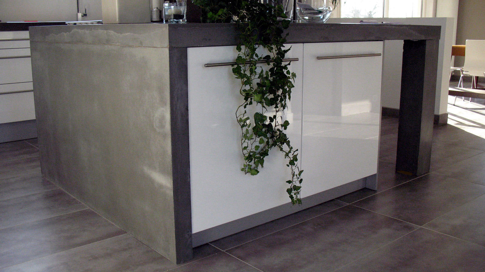 Moderne küche / laminat / kochinsel îlot de cuisine en béton ... Moderne küchen mit insel
