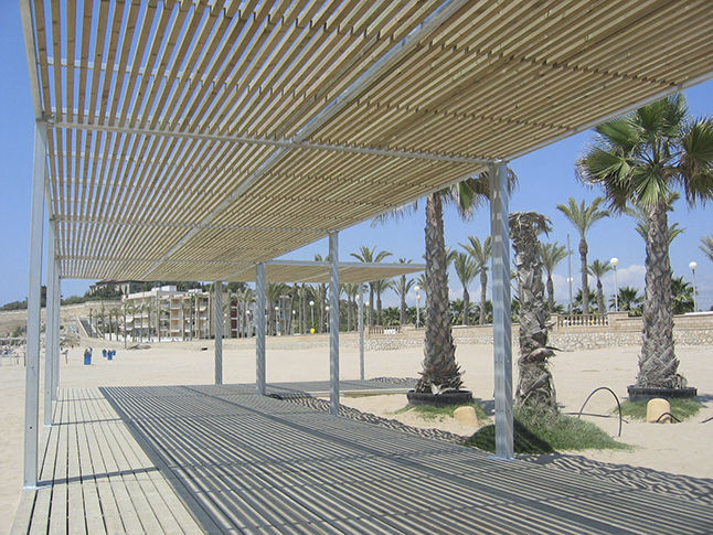 Selbsttragende Pergola / aus verzinktem Stahl / Holzdach ... Selbsttragende Pergola / aus verzinktem Stahl / Holzdach ...