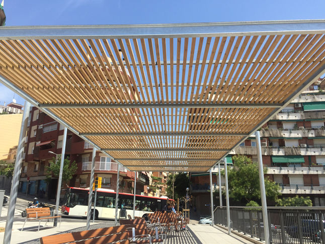 Selbsttragende Pergola / aus verzinktem Stahl / Holzdach ... Selbsttragende Pergola / aus verzinktem Stahl / Holzdach ...