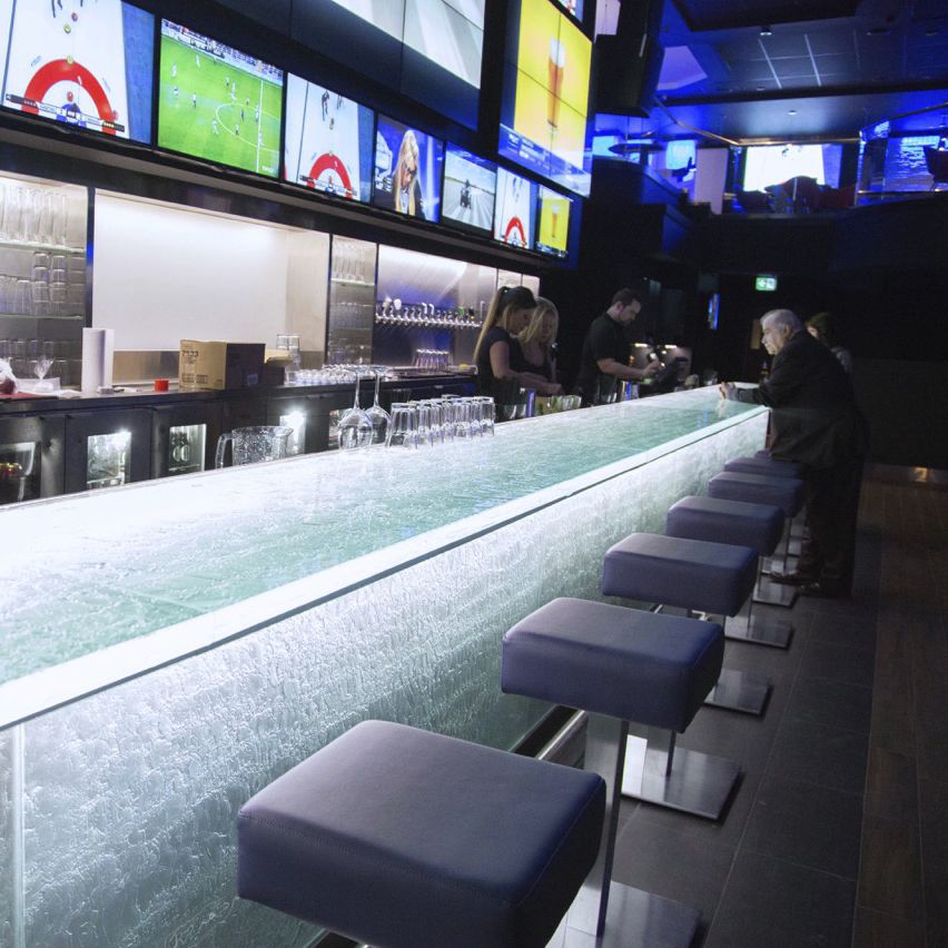 Beleuchtete Theke / Bar / Glas / gerade - HFX SPORTS BAR & GRIL ... Beleuchtete Theke / Bar / Glas / gerade - HFX SPORTS BAR & GRIL ...