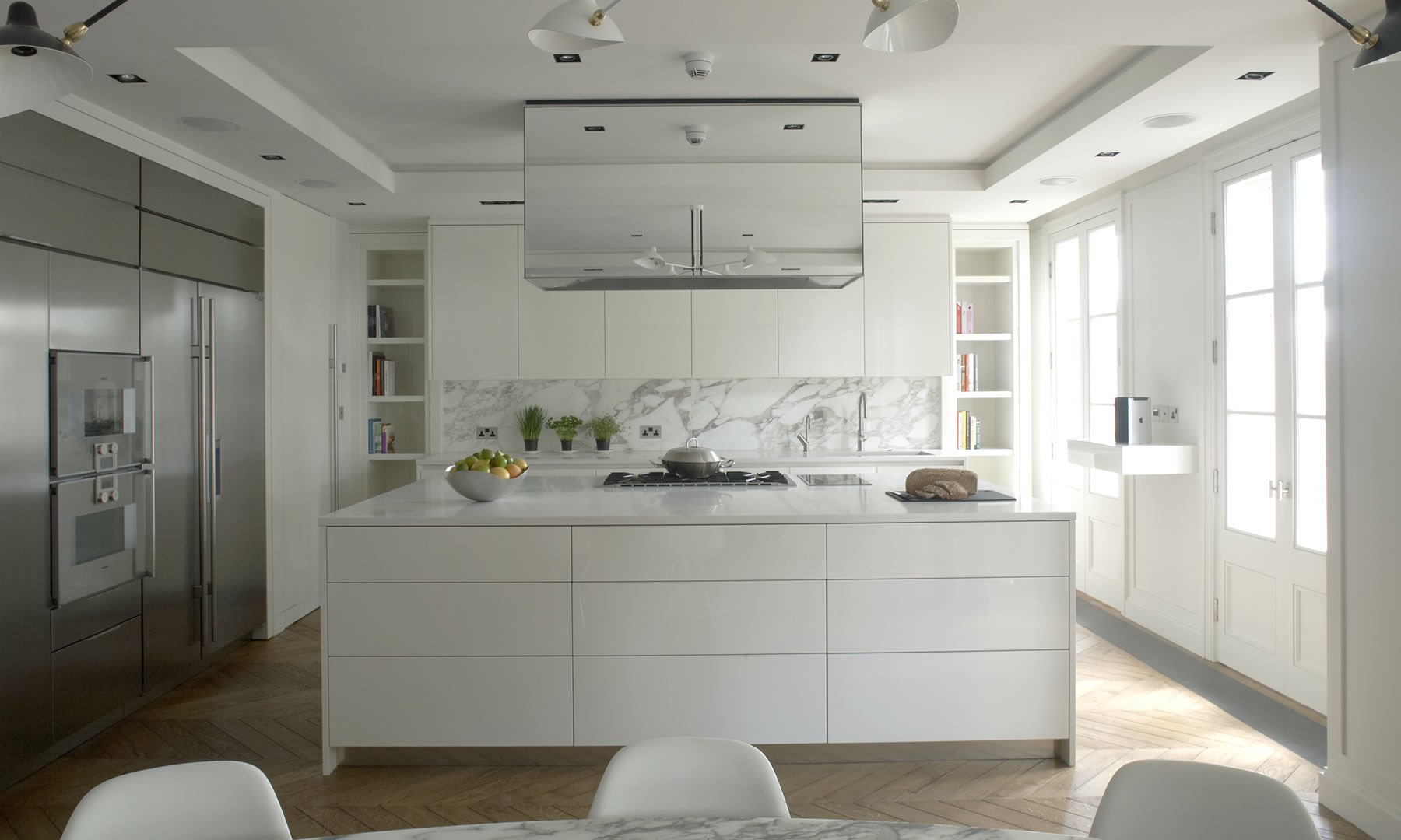 Moderne küche aus edelstahl laminat kochinsel chelsea robert timmons furniture