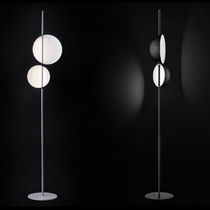 Lampe mit Fußgestell / modern / Metall /...