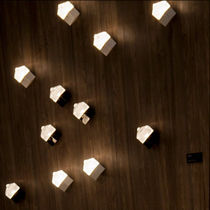 Moderne Wandleuchte / Metall / Glas / Halogen