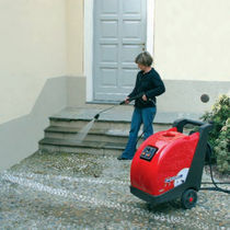 Handgef&uuml;hrter Hochdruck-Scheuersaugmaschine SALLY BIEMMEDUE SpA
