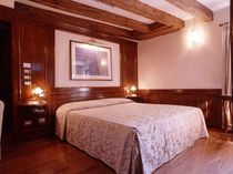 Hotelzimmer SUITE NOCE GOMMA LACCA GRANGUARDIA