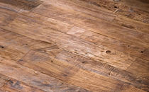 Mehrschicht-Parkett aus antikem Teak  Universal Greyhound Ltd.