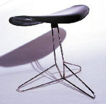 moderner Drehhocker aus Leder K : 1 Koi