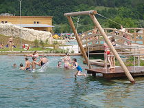 &ouml;ffentliches eingebautes Schwimmbad mit &Uuml;berlauf  Bionova