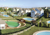 Schwimmteich mit &Uuml;berlauf (Naturschwimmbecken)  Bionova