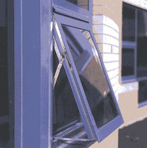 Schwingfenster aus Aluminium 526 ISOPORT&trade; Kawneer