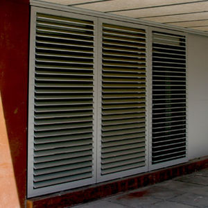 Fensterläden zum Schieben / Aluminium / Türen / mit Jalousie