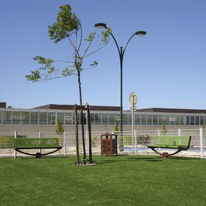 Parkbank / modern / Stahl / mit Rückenlehne