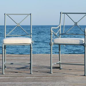 klassischer Gartenstuhl / mit Armlehnen / mit abnehmbarem Kissen / Aluminium