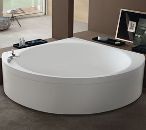 freistehende Badewanne / aus Acryl / Wassermassage