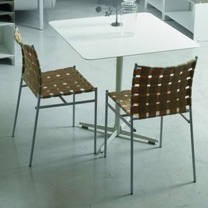 moderner Stuhl / Stapel / mit Armlehnen / recycelbar