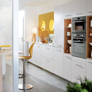 moderne Küche / aus Eiche / Quarz / Laminat