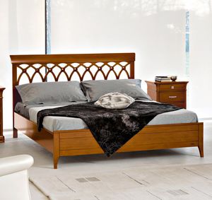 Doppelbett / klassisch / Kopfteil / Massivholz