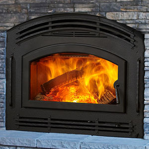 holzbefeuerter Kamin / traditionell / Geschlossene Feuerstelle / Einbau