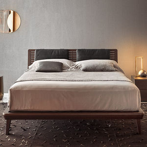Doppelbett / modern / Kopfteil / Holz