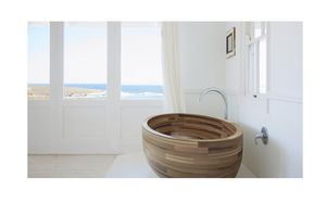 freistehende Badewanne / oval / Holz