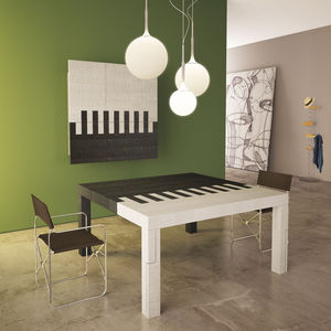 moderner Esstisch / aus Eiche / Natureiche / lackiertes MDF