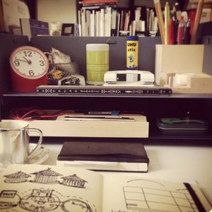 moderne Uhren / Analog / Tisch / ABS