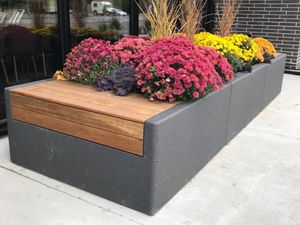 Beton-Pflanzkübel / Holz / rechteckig / integrierter Bank
