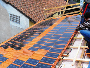 Photovoltaik-Dachziegel / Thermoplast / 100% recycelbar