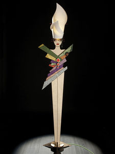 Stehlampe / originelles Design / für Innenbereich / Holz