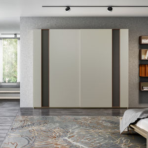 moderner Kleiderschrank / lackiertes Holz / aus Eiche / Schiebetüren