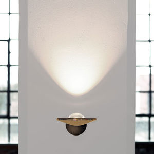 moderne Wandleuchte / Metall / LED / dimmbar
