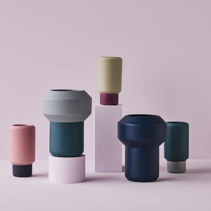 moderne Vase / Feinsteinzeug