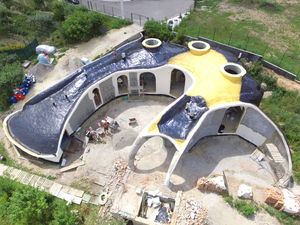 individuelles Haus / originelles Design / Beton / Öko