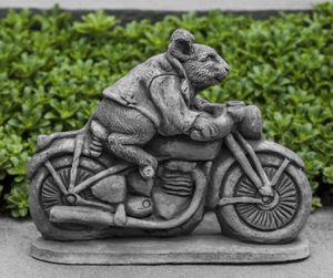 Steinskulptur / Außenbereich