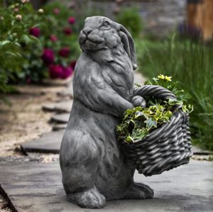 Steinskulptur / Außenbereich