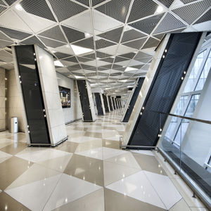 Abgehängte Decke / Metall / in Plattenform / vergittert / perforiert