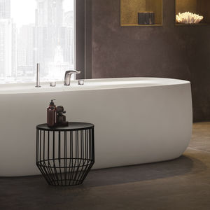 freistehende Badewanne / oval / aus Porzellan