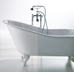 Badewanne auf Füßen / oval / aus Gusseisen / aus Porzellan