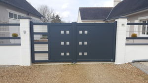 einflügelige Tore / Schiebe / Aluminium / Platten