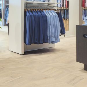 Mehrschichtparkett / verklebt / aus Eiche / matt