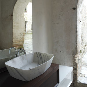Aufsatzwaschbecken / rechteckig / aus Marmor / modern