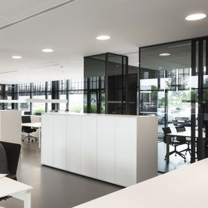 niedriger Aktenschrank / hoch / Melamin / mit Flügeltüren