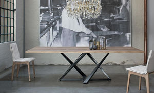moderner Tisch / Glas / aus Marmor / Beton