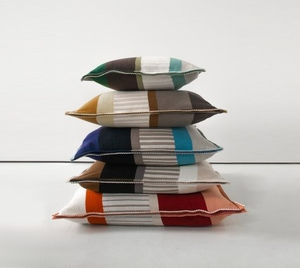 quadratisches Kissen / Streifenmuster / aus Merino / mehrfarbig